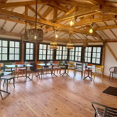 וילה The Legends , Art & Forest גברובו