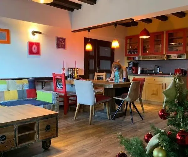 The Legends , Art & Forest فيلة