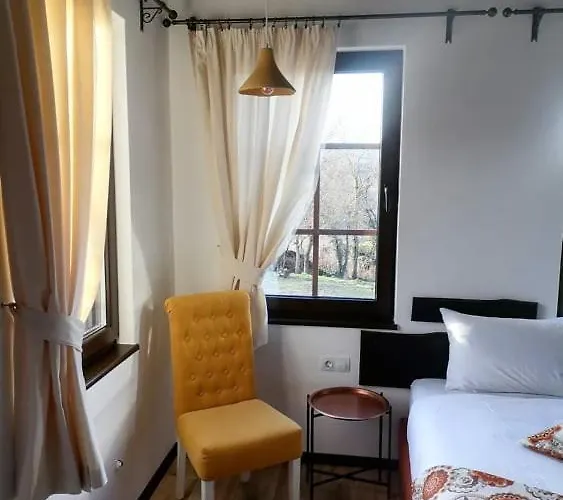 The Legends , Art & Forest فيلة