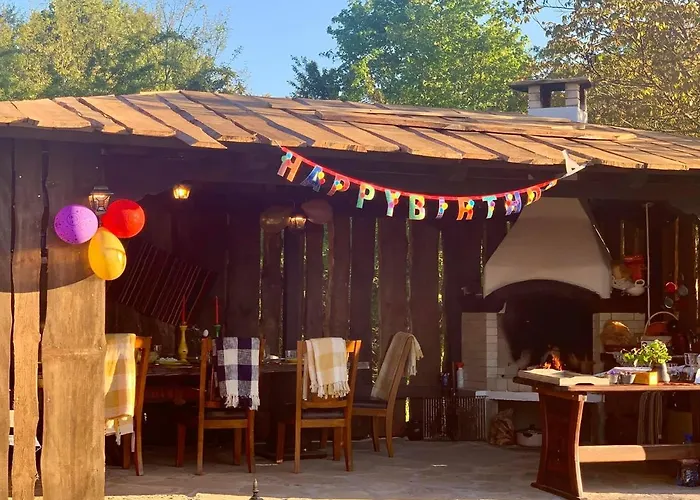 The Legends , Art & Forest فيلة